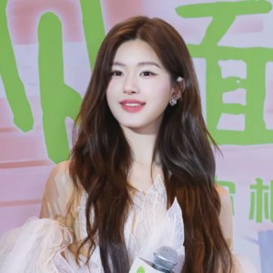 赵露思近况最新消息,新作品备受期待，人气飙升背后的故事